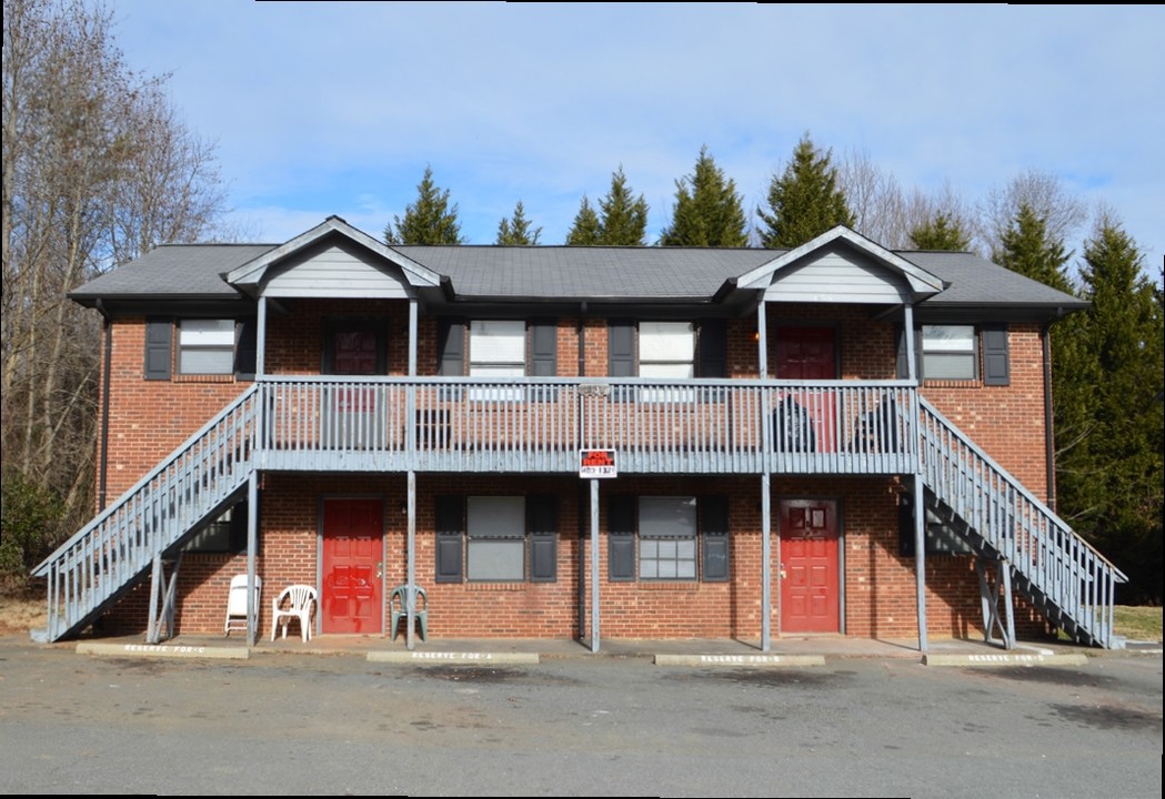 1508 Oakshire Ct in Winston-Salem, NC - Foto de edificio