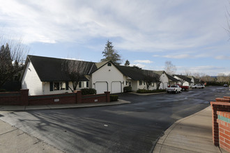 Oatfield Estates in Milwaukie, OR - Building Photo - Building Photo