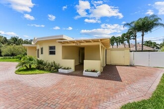 7531 Edgewater Cir in West Palm Beach, FL - Building Photo - Building Photo