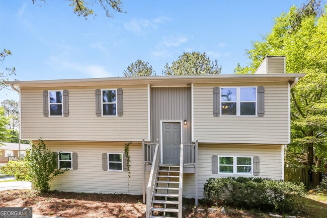 property at 2940 Valley View Dr