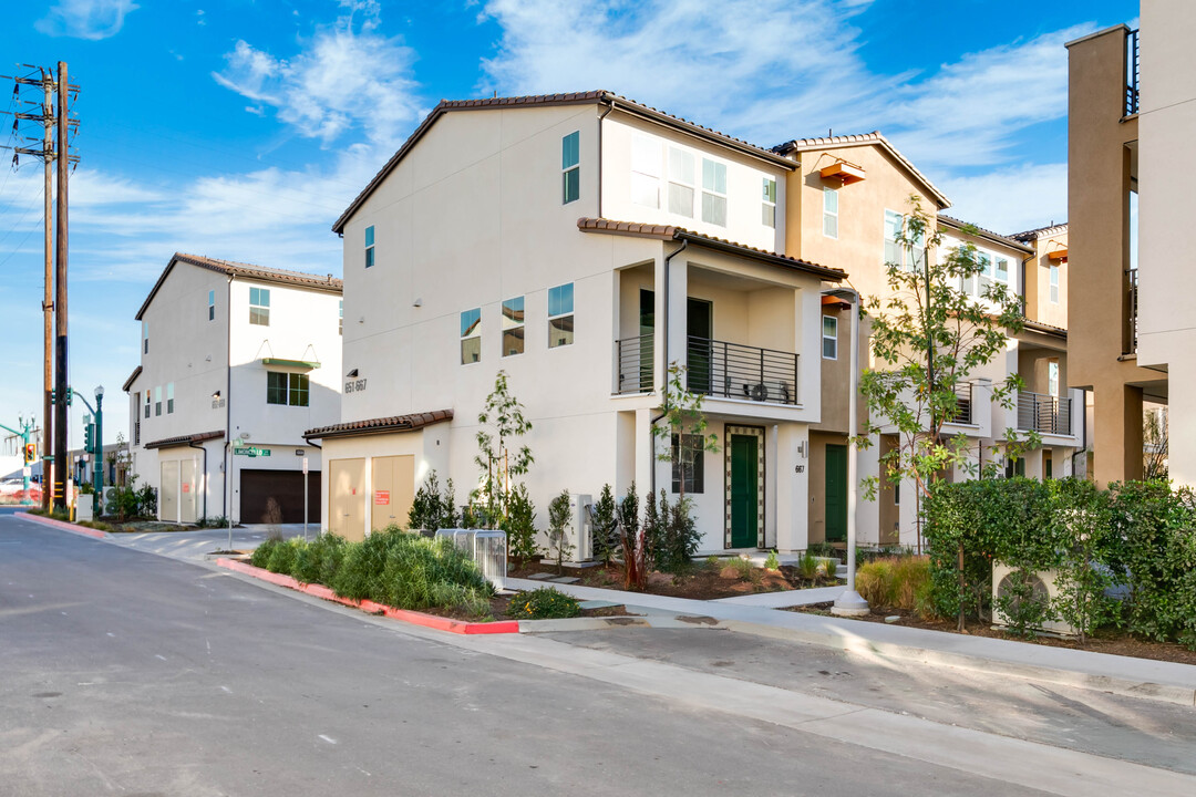667 Limoncello Ln in Covina, CA - Foto de edificio