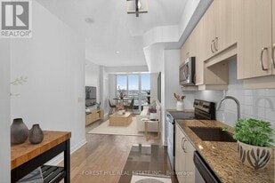 9201 Yonge St in Richmond Hill, ON - Building Photo