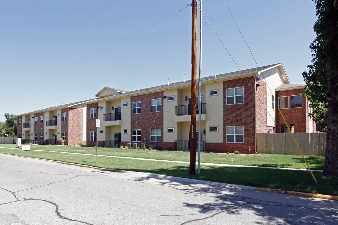 715 Monnett Apartments in Norman, OK - Building Photo
