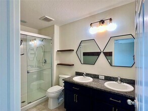 7058 Towne Lake Rd in Riverview, FL - Building Photo - Building Photo