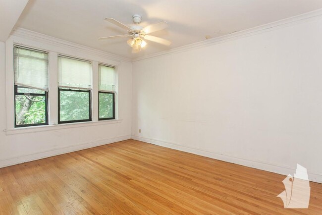 1941 W Winnemac Ave, Unit 1943-G
