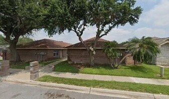 11 N 8th St in McAllen, TX - Building Photo