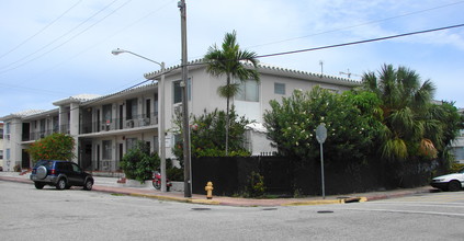 540 74th St in Miami Beach, FL - Foto de edificio - Building Photo