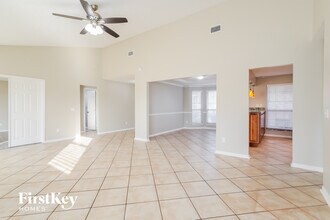 8726 Bandera Cir S in Jacksonville, FL - Foto de edificio - Building Photo