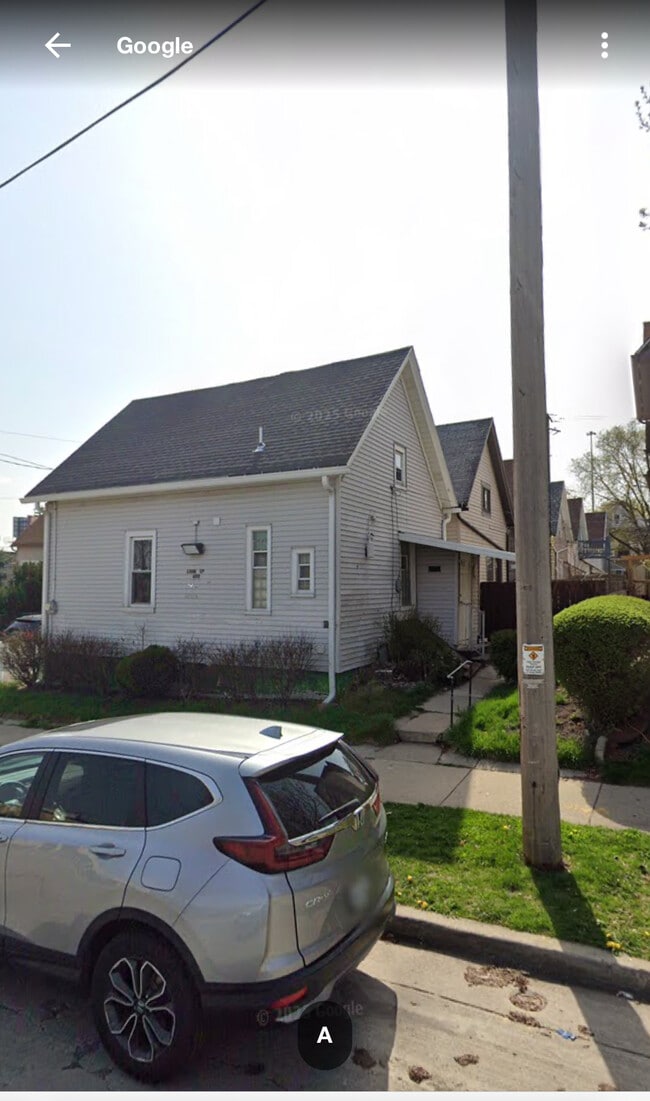 300 W Burnham St in Milwaukee, WI - Building Photo - Building Photo