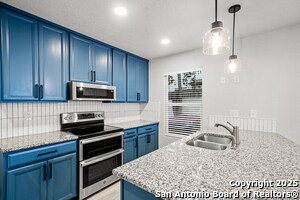 8 Palomar in San Antonio, TX - Building Photo