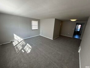 715 W Ridge Rd in Peoria, IL - Building Photo - Building Photo