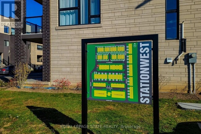 1127 Cooke Blvd. in Burlington, ON - Building Photo - Building Photo