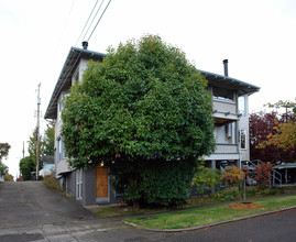 West Boston Apartments in Seattle, WA - Building Photo - Building Photo