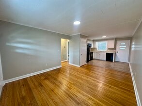 705 Pennington Ave in Thomasville, NC - Building Photo - Building Photo