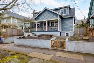 4115 SE Yamhill St in Portland, OR - Building Photo - Building Photo