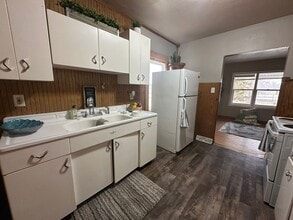 322 Lester St in Waterloo, IA - Building Photo - Building Photo