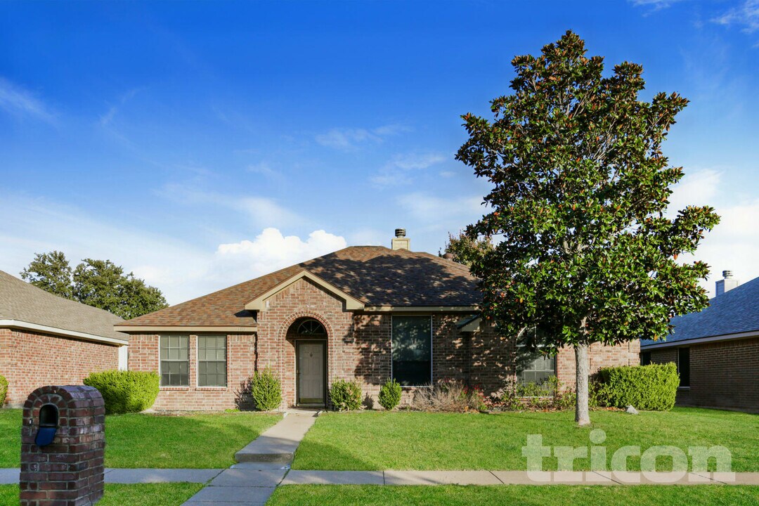 110 Forest Park Ln in Red Oak, TX - Foto de edificio