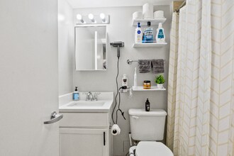 800 4th St SW in Washington, DC - Building Photo - Building Photo
