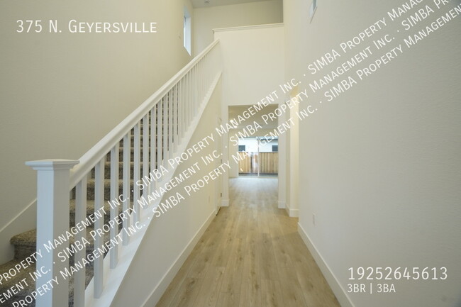 375 N Geyserville Wy