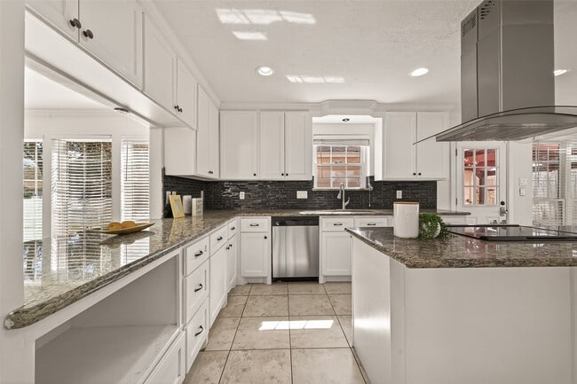 11414 Meadow Lake Dr