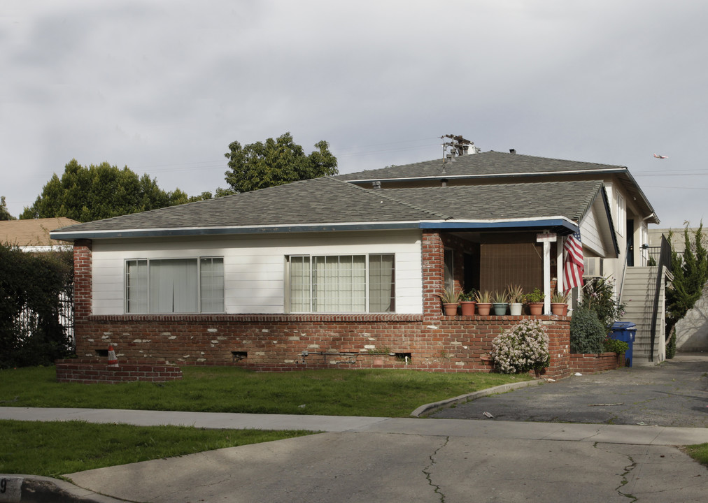 14329 Tiara St in Los Angeles, CA - Building Photo