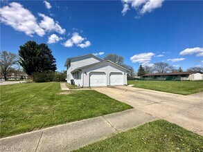 233 Brunswick Dr in Elyria, OH - Building Photo - Building Photo