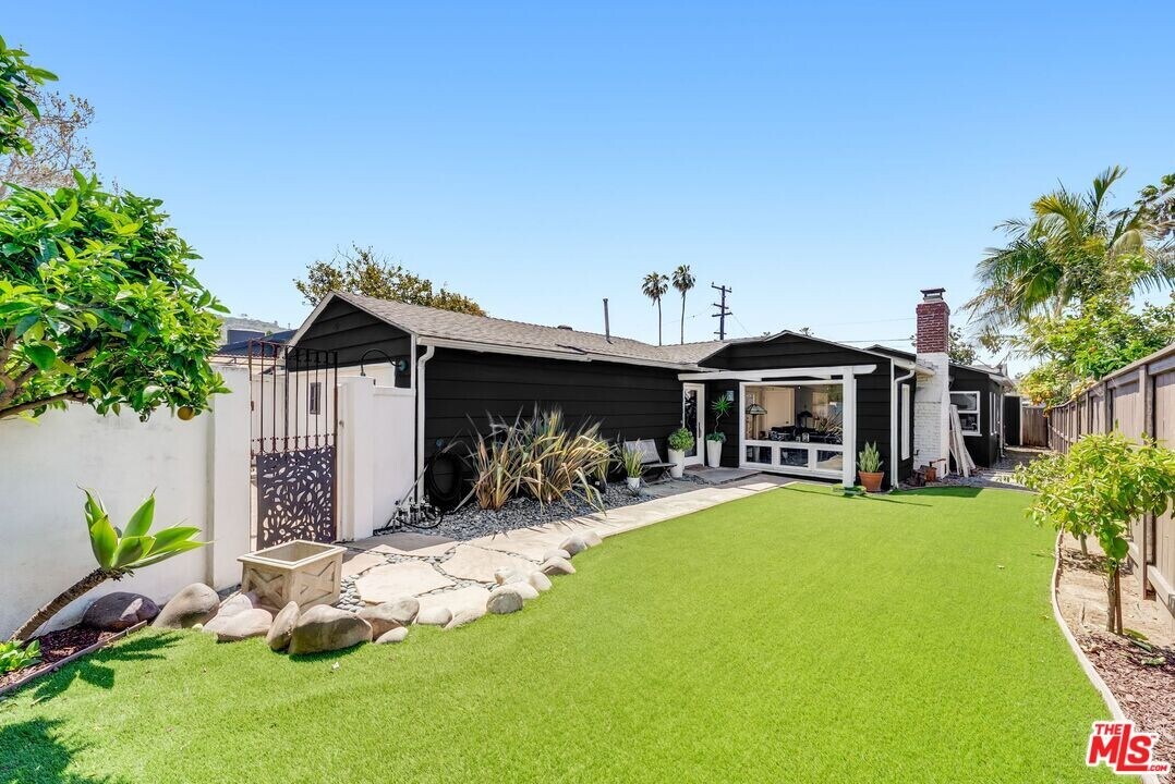 8176 La Jolla Shores Dr in San Diego, CA - Building Photo