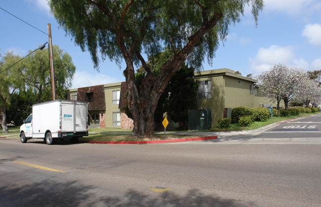 Carriage House Apartments in Chula Vista, CA - Building Photo - Building Photo