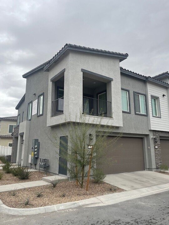 7226 N Decatur Blvd in North Las Vegas, NV - Building Photo