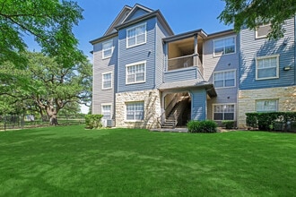 Falls Round Rock in Round Rock, TX - Foto de edificio - Building Photo