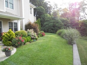 601 Willow Pond Dr in Riverhead, NY - Building Photo - Building Photo