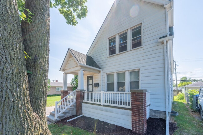 23759 Carlisle Ave in Hazel Park, MI - Building Photo - Building Photo