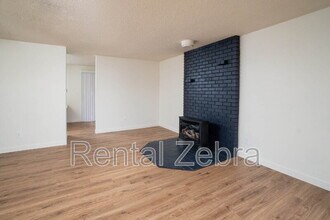 2042 NW 11th St in Redmond, OR - Building Photo - Building Photo