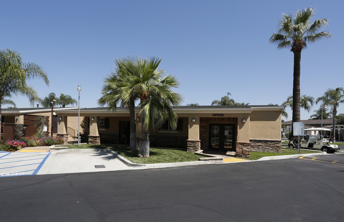 Palm Lodge Estates in Anaheim, CA - Foto de edificio