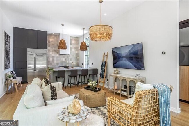 1008 Albion Ave NE, Unit CARRIAGE HOU in Atlanta, GA - Building Photo - Building Photo