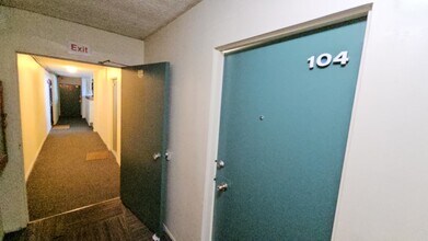 206 N Park View St, Unit 104 in Los Angeles, CA - Foto de edificio - Building Photo
