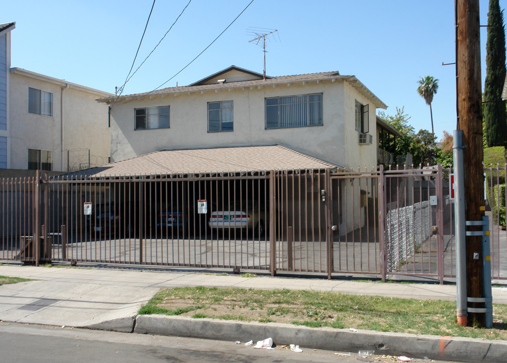 7911 Willis Ave in Panorama City, CA - Building Photo