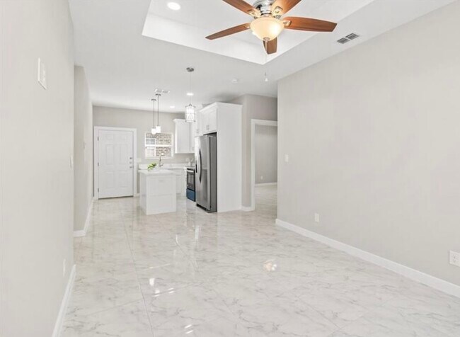 2513 E Israel Ave, Unit 2 in Alton, TX - Building Photo - Building Photo