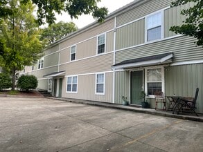 197 W State St, Unit A in Athens, OH - Building Photo - Building Photo