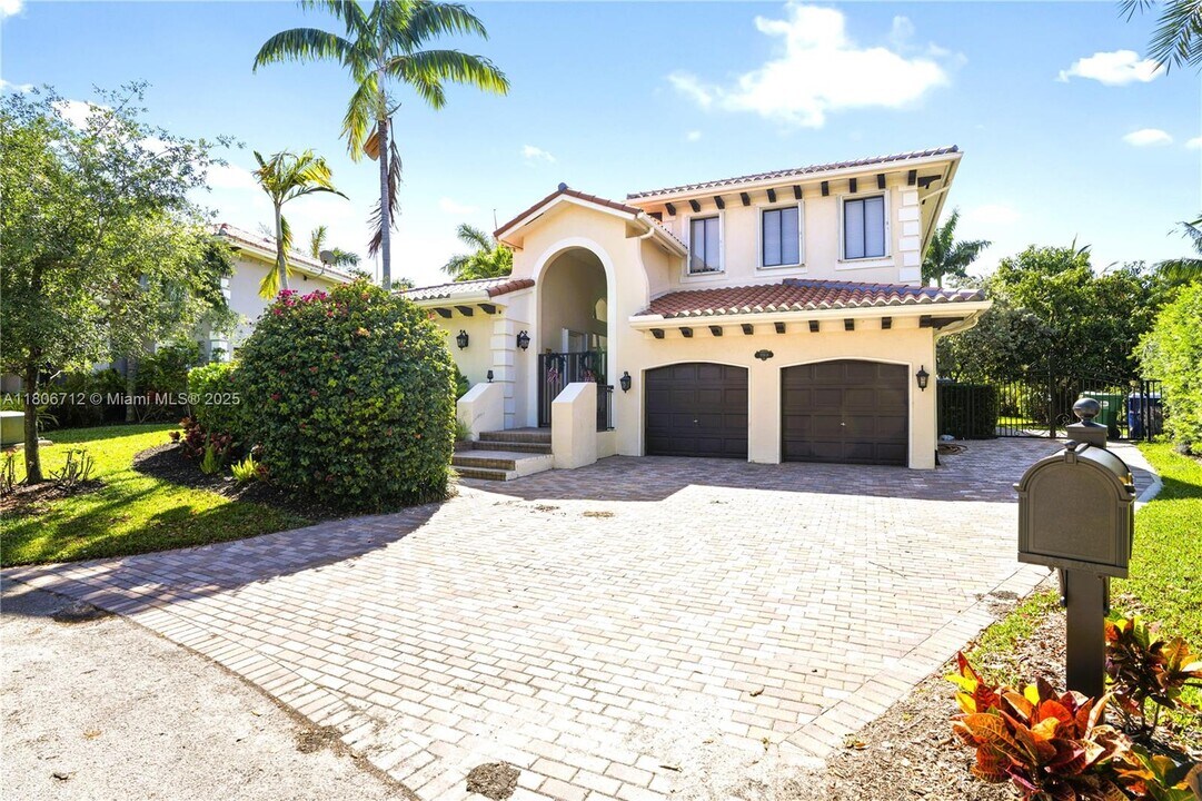 18906 SW 76th Ave in Cutler Bay, FL - Building Photo