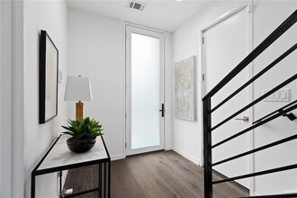 641 Angier Springs Ct NE, Unit 321 in Atlanta, GA - Foto de edificio - Building Photo