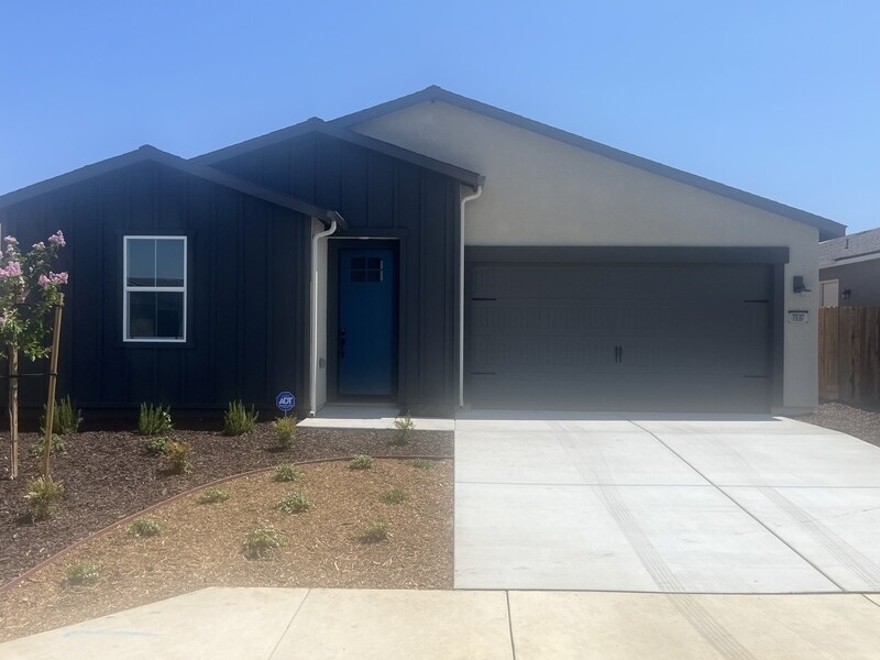7137 Capital Reef Dr in Bakersfield, CA - Building Photo