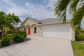 5890 NW Dowse St in Port St. Lucie, FL - Building Photo - Building Photo