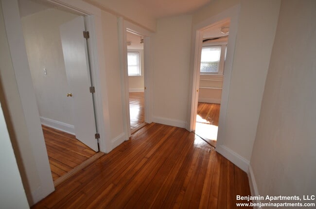 18 Mount Hood Rd, Unit B in Boston, MA - Building Photo - Building Photo