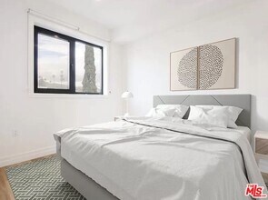 1525 N Hobart Blvd in Los Angeles, CA - Building Photo - Building Photo