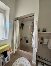 75 Putnam St, Unit 3 in Boston, MA - Foto de edificio - Building Photo