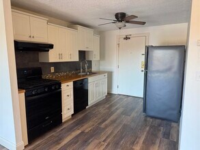 136 Mammoth Rd in Hooksett, NH - Building Photo - Building Photo