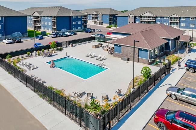 Pinnacle Point Apartments