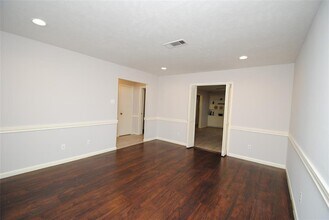 10659 Northbrook Dr in Houston, TX - Building Photo - Building Photo