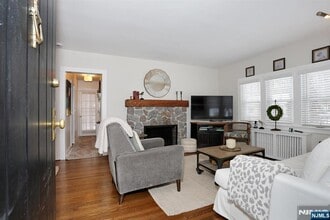 2 Maysenger Rd in Mahwah, NJ - Building Photo - Building Photo